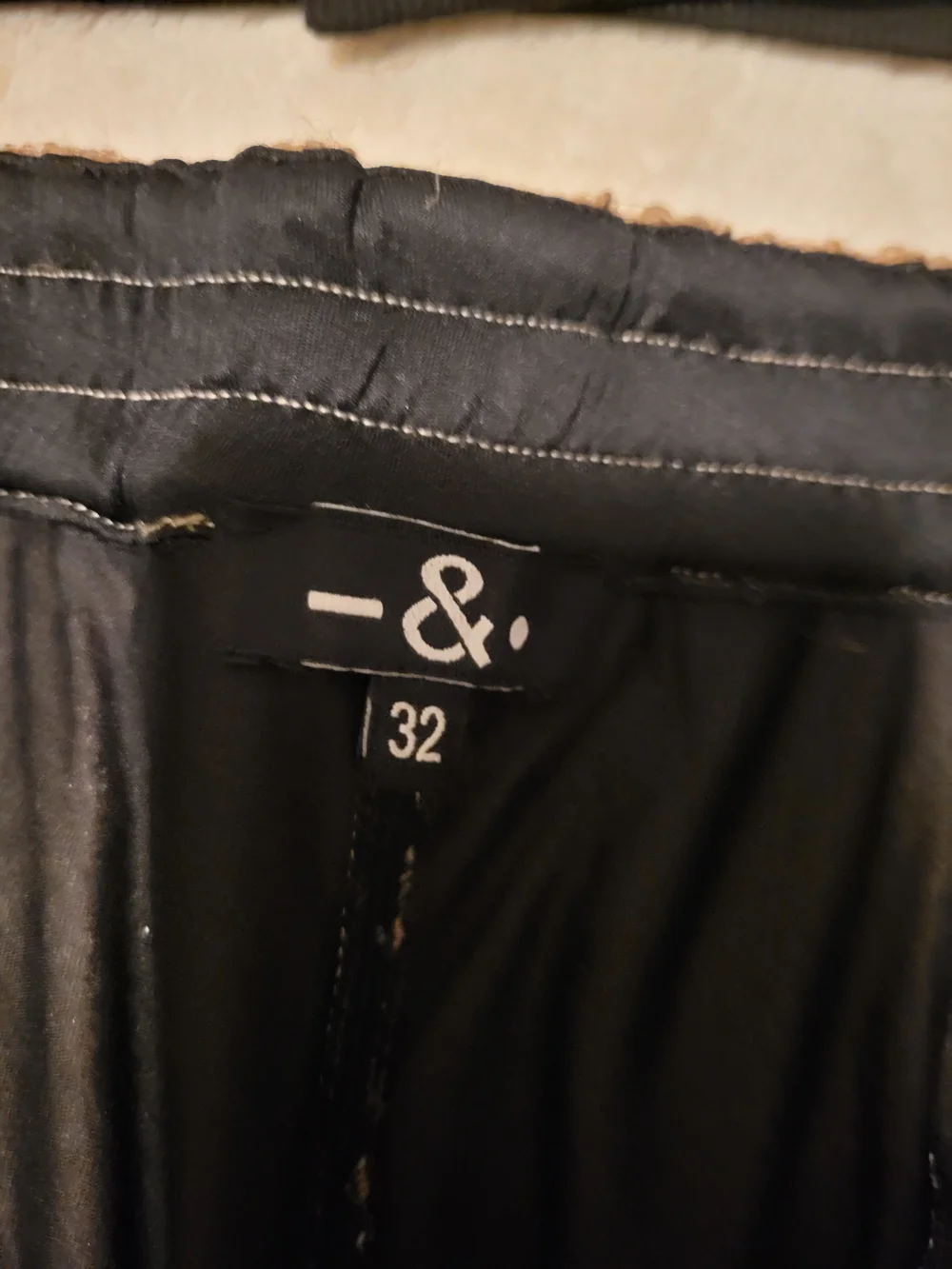 - & . Jute short and bomber jacket